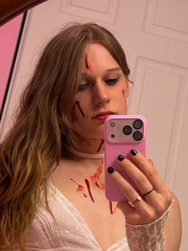 Photo of model @eeveeluvs