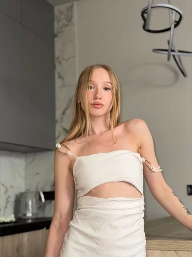 Photo of model @elaineme