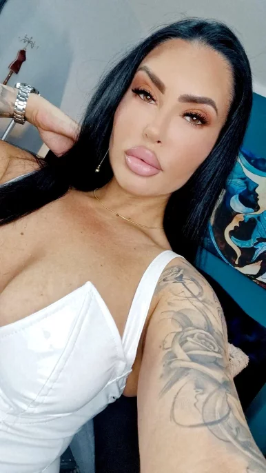 Photo of model @elenyamiss