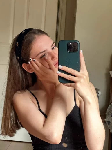 Photo of model @elizabeth_osi