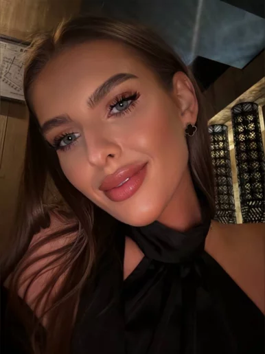 Photo of model @eliznoir