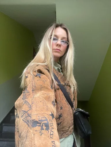 Photo of model @ellagoldie