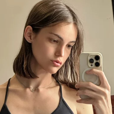 Photo of model @ellieerotes