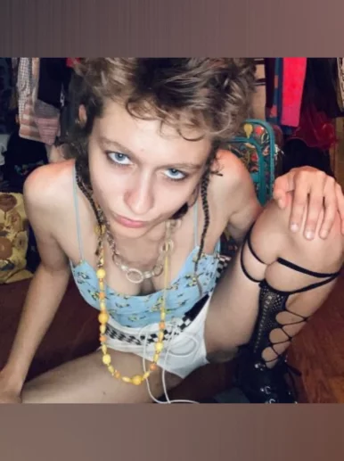 Photo of model @embersburningup