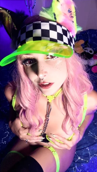 Photo of model @emeryfennecfree