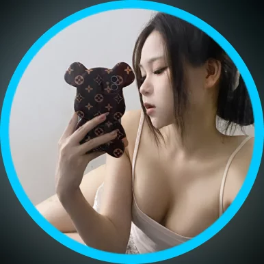 Photo of model @emikaaaa