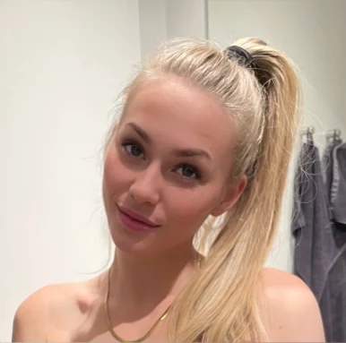 Photo of model @emilyofdenmarkfree