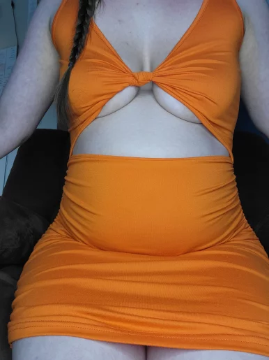 Photo of model @enchantingivy_belly