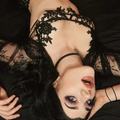 Photo of model @erinrileycos