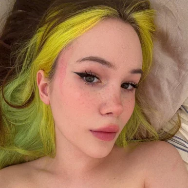 Photo of model @eva_peaches