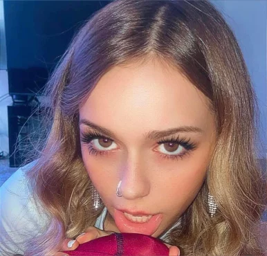 Photo of model @evenicole