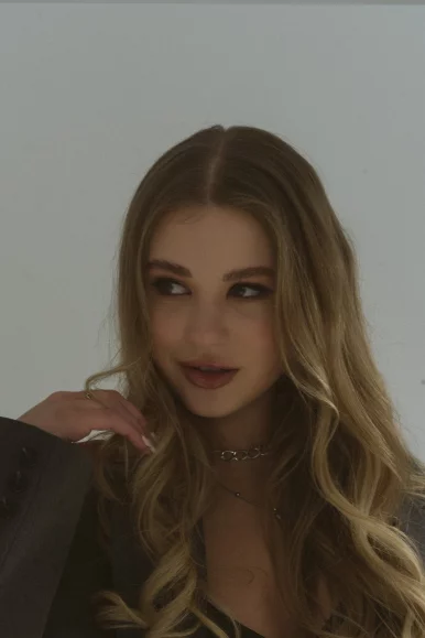 Photo of model @evy_barbie