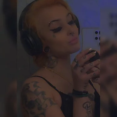 Photo of model @excellentnarcissist