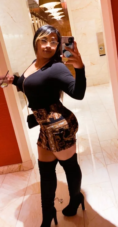 Photo of model @exoticadolll