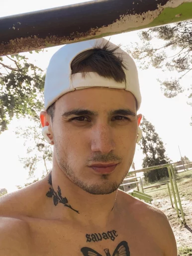 Photo of model @ezeonline