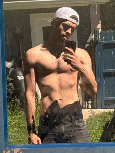 Photo of model @ezrafenrir