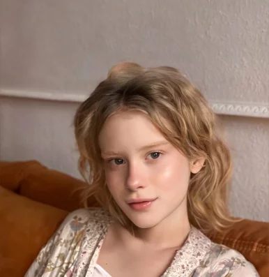 Photo of model @fancy_daisy