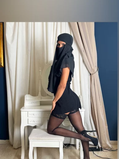 Photo of model @fatimanaher