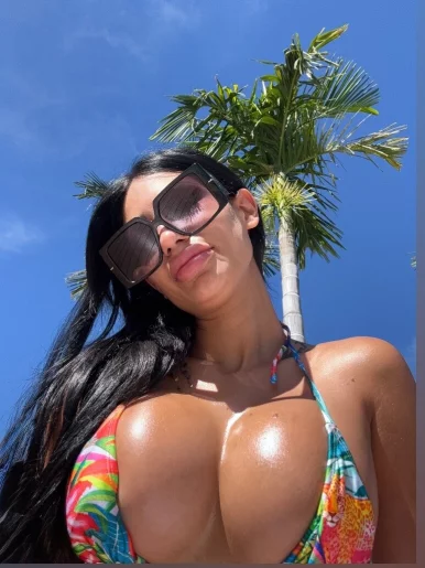 Photo of model @felinepetite