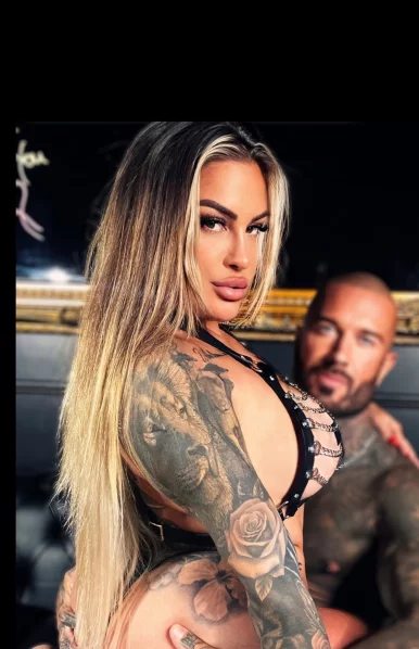 Photo of model @fetish-mommy