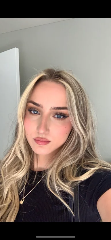 Photo of model @findomadeline