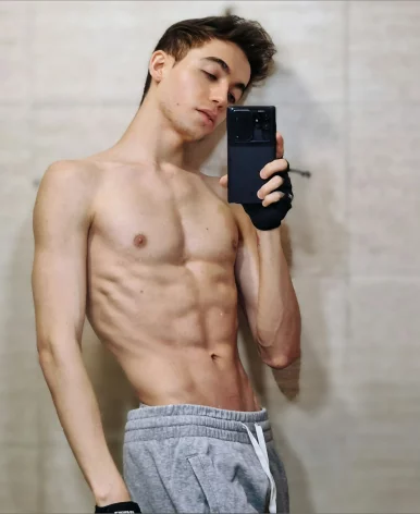 Photo of model @fitvegantwink