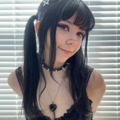 Photo of model @flowerbrat