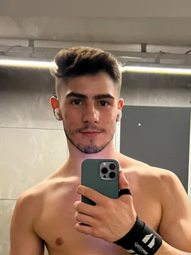 Photo of model @footfetishhof