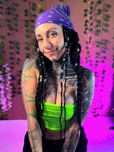 Photo of model @freakyfjonda