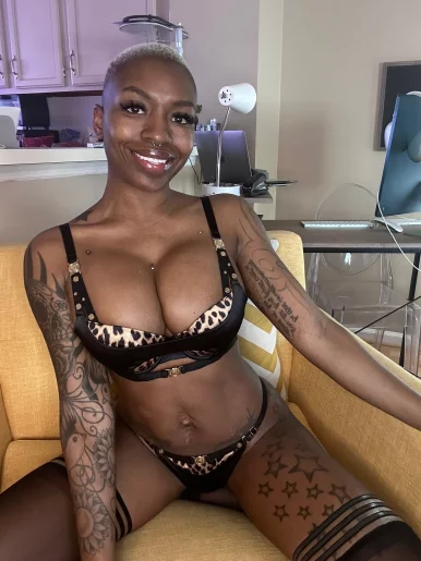 Photo of model @freemiloskye