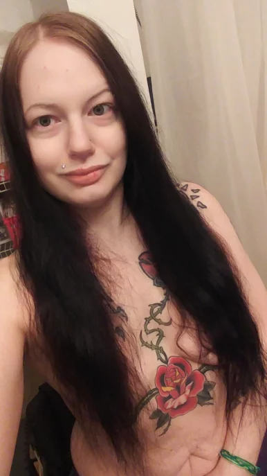 Photo of model @frostyvixen