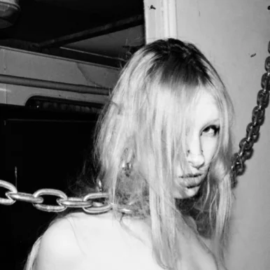 Photo of model @fullmetalvenus