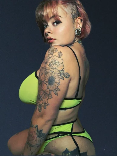 Photo of model @gillisbeennaughtyfree