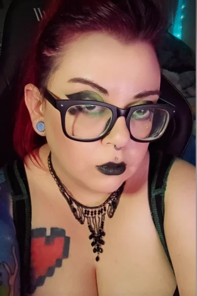 Photo of model @goblindommymommy