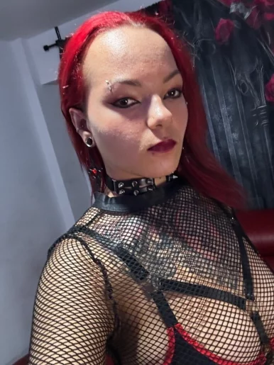 Photo of model @goddess-darkrose