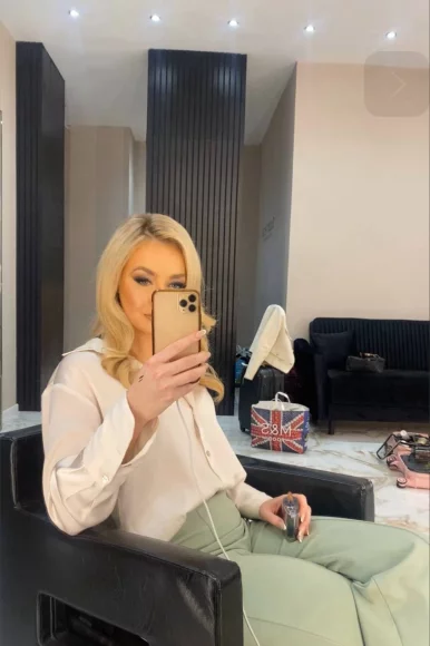 Photo of model @goddess_lissa