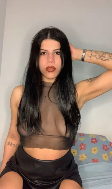 Photo of model @goddess_lorena