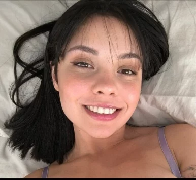 Photo of model @goddesscamila