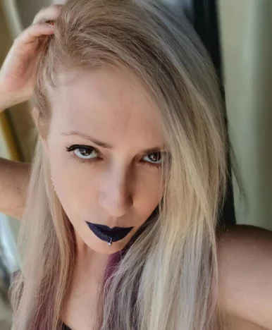 Photo of model @goddessgenica