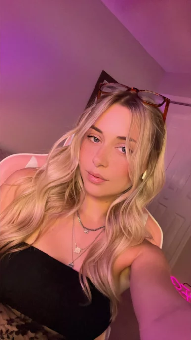 Photo of model @goddesskates