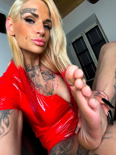 Photo of model @goddesslatexa