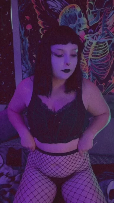 Photo of model @goddesslavenderfantasy