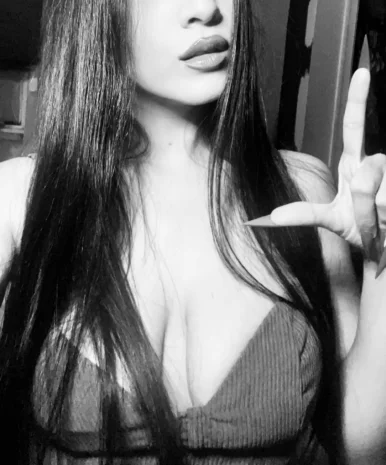 Photo of model @goddessrubycatalan