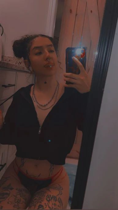 Photo of model @goddessv3nom