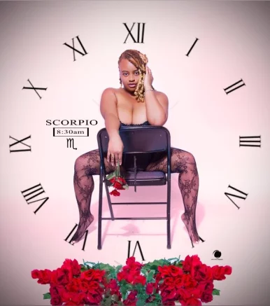 Photo of model @goldenlocstheebony