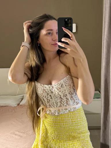 Photo of model @goldenpetal