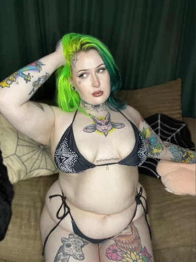 Photo of model @gothicbeefflaps