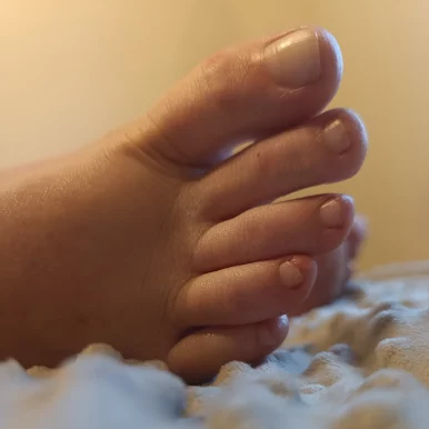 Photo of model @grandefeetgoddess