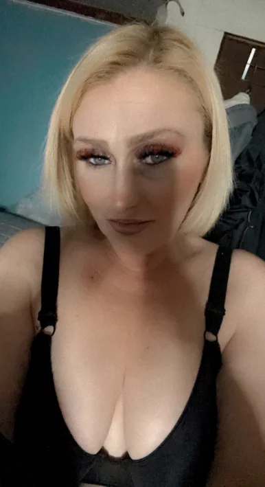 Photo of model @granny_can_dance76