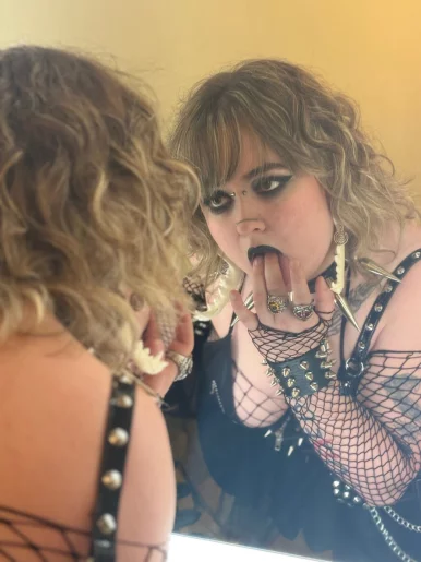 Photo of model @grimeybimbo